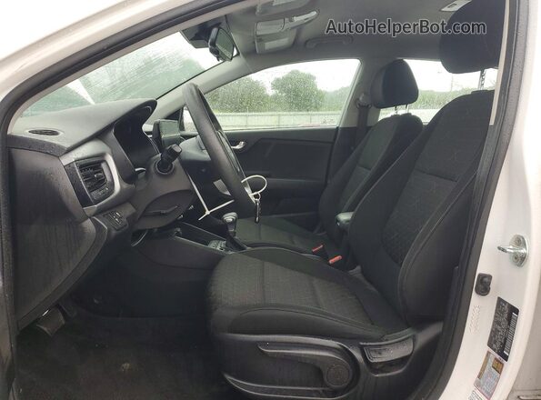 3KPA24AD3NE458203 2022 KIA RIO White Widok wnętrza z przodu
