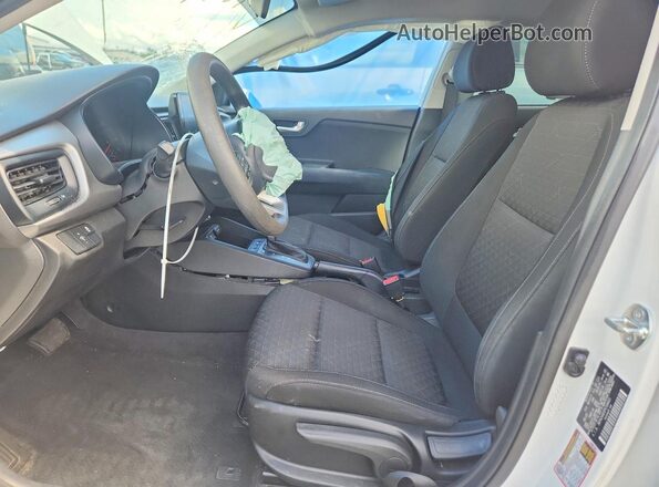 3KPA24AD3PE594401 2023 KIA RIO White წინა სალონის ხედი