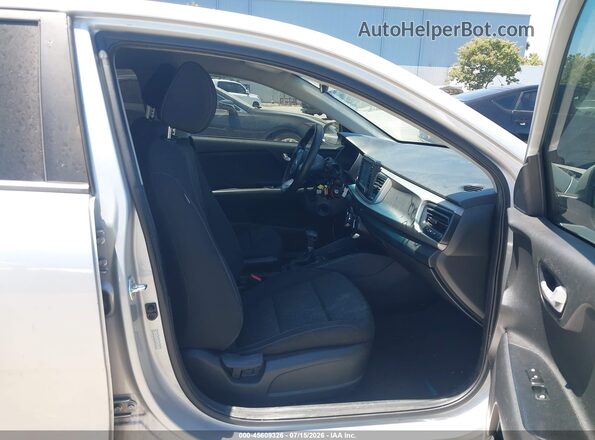 3KPA24AD4LE286292 2020 KIA RIO Silver Սալոնի դիմացի տեսք