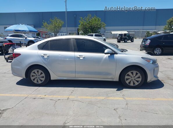 3KPA24AD4LE286292 2020 KIA RIO Silver Սալոնի հետևի տեսք