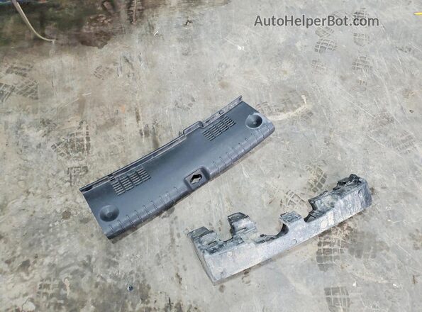 3KPA24AD4LE330047 2020 KIA RIO Silver Engine compartment view