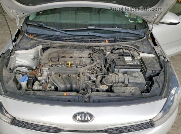 3KPA24AD4LE330047 2020 KIA RIO Silver Rear interior view