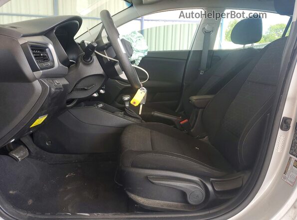 3KPA24AD4LE353165 2020 KIA RIO Silver Front interior view