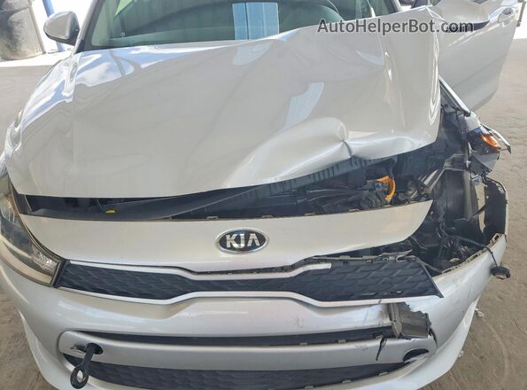 3KPA24AD4LE353165 2020 KIA RIO Silver Rear interior view