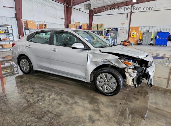 3KPA24AD4LE355563 2020 KIA RIO Серебряный Передняя правая четверть