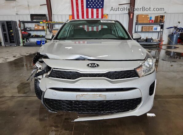 3KPA24AD4LE355563 2020 KIA RIO Серебряный Вид спереди