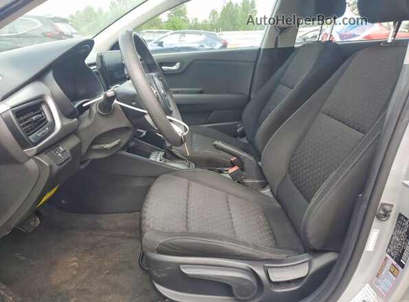 3KPA24AD4ME378116 2021 KIA RIO Silver Front interior view