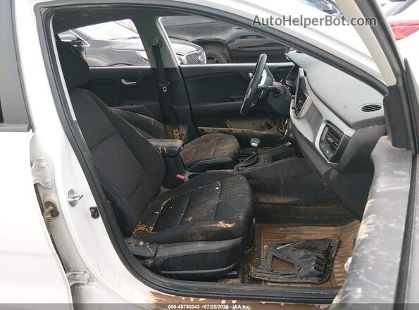 3KPA24AD4NE442544 2022 KIA RIO White Widok wnętrza z przodu