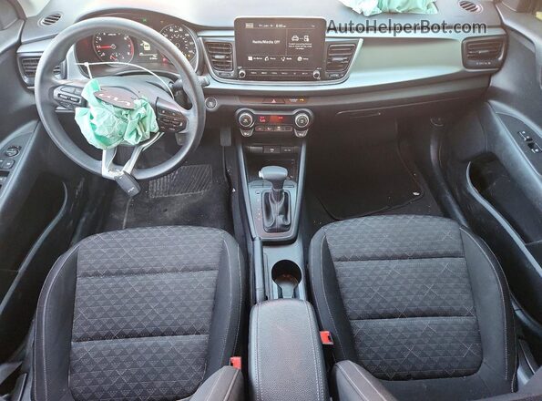 3KPA24AD4NE483417 2022 KIA RIO Red Widok deski rozdzielczej