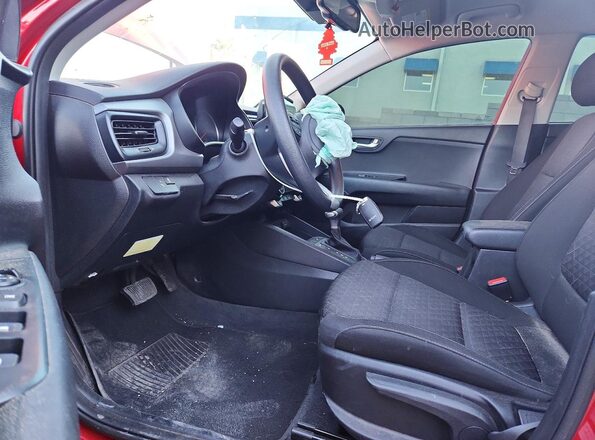 3KPA24AD4NE483417 2022 KIA RIO Red Widok wnętrza z przodu
