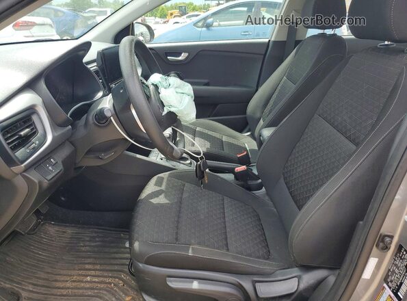 3KPA24AD4PE561617 2023 KIA RIO Gray Front interior view