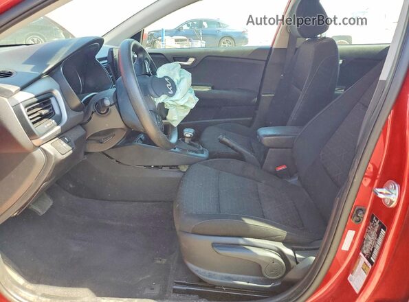 3KPA24AD4PE590213 2023 KIA RIO Красный Вид салона спереди