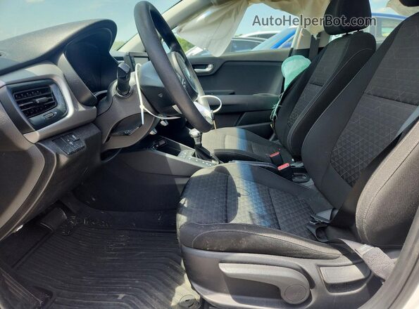 3KPA24AD5LE314150 2020 KIA RIO White Vista interior delantera