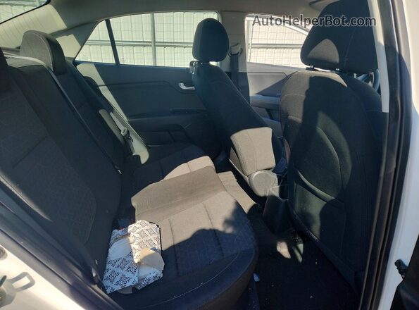 3KPA24AD5LE329635 2020 KIA RIO White უკანა სავარძლების ხედი