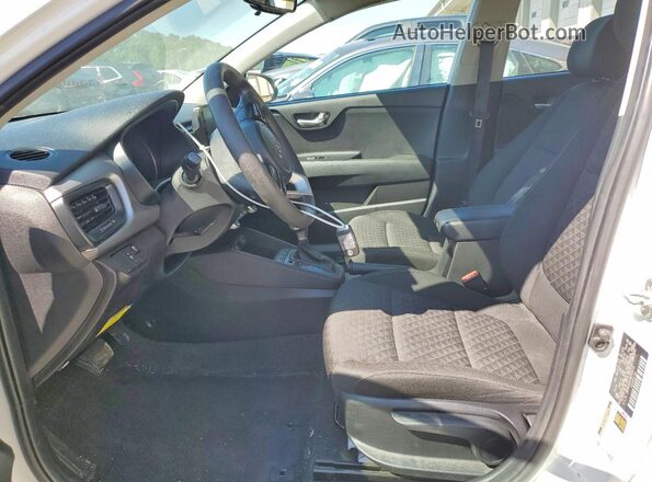 3KPA24AD5NE434131 2022 KIA RIO White Front interior view