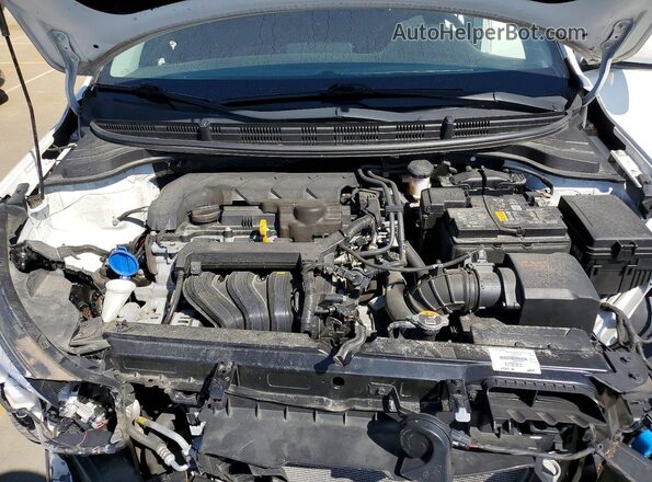 3KPA24AD5NE434131 2022 KIA RIO White Rear interior view