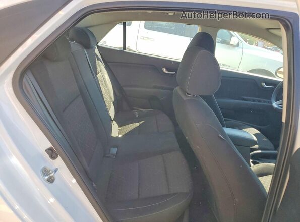 3KPA24AD5NE434131 2022 KIA RIO White Rear seats view
