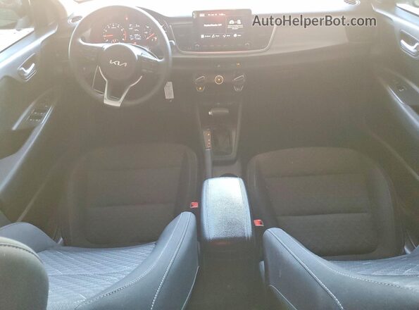 3KPA24AD5PE615880 2023 KIA RIO White Առջևի վահանակի տեսք