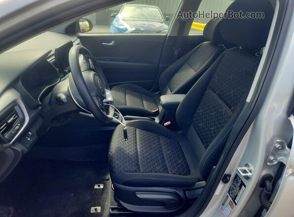 3KPA24AD6ME420754 2021 KIA RIO Silver Սալոնի դիմացի տեսք