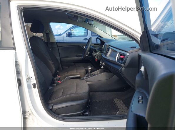 3KPA24AD7LE297707 2020 KIA RIO White Вид салону спереду