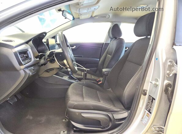 3KPA24AD7ME374416 2021 KIA RIO Silver წინა სალონის ხედი