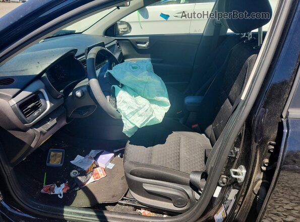 3KPA24AD7NE432011 2022 KIA RIO Black Front interior view