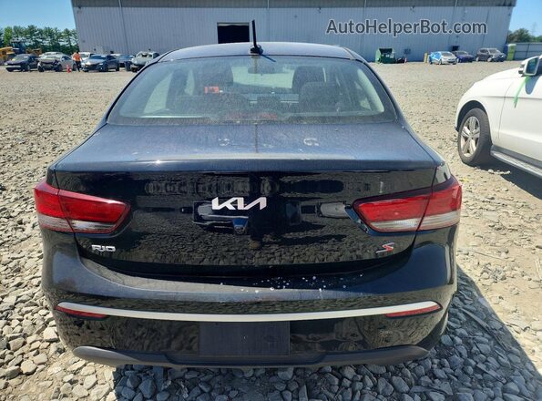 3KPA24AD7NE432011 2022 KIA RIO Black Rear view