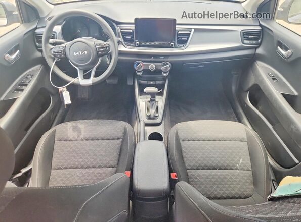 3KPA24AD7NE510576 2022 KIA RIO Gray Dashboard view