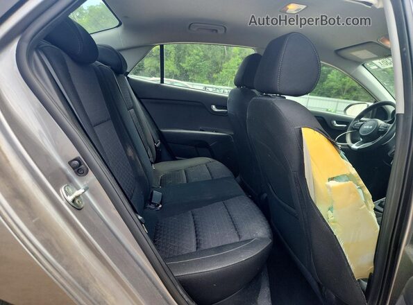 3KPA24AD7NE510576 2022 KIA RIO Gray Rear seats view