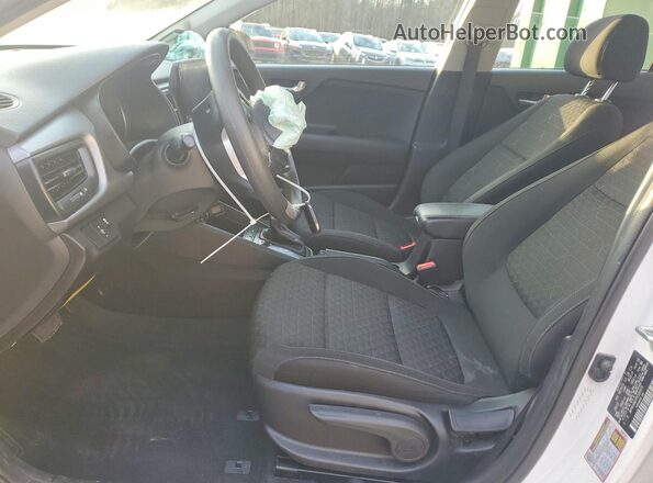 3KPA24AD7PE520379 2023 KIA RIO White წინა სალონის ხედი