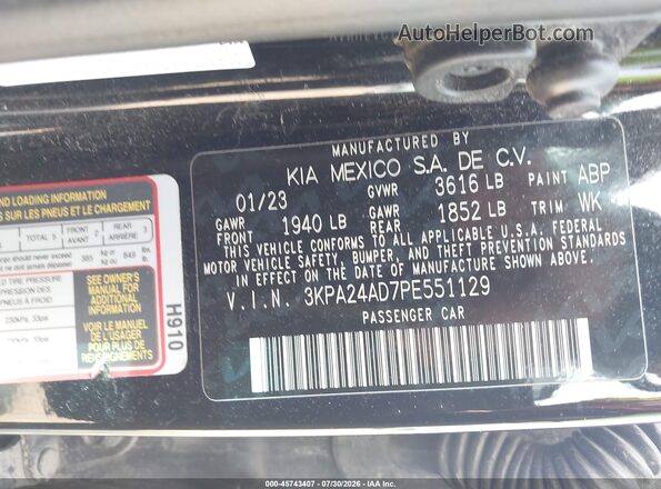 3KPA24AD7PE551129 2023 KIA RIO Black Vista del compartimento del motor