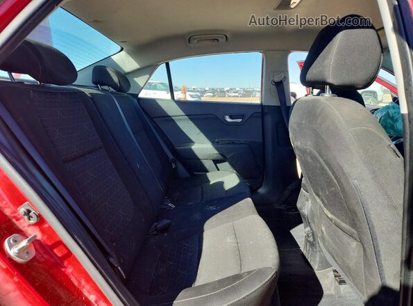 3KPA24AD8LE283248 2020 KIA RIO Red Widok tylnych siedzeń