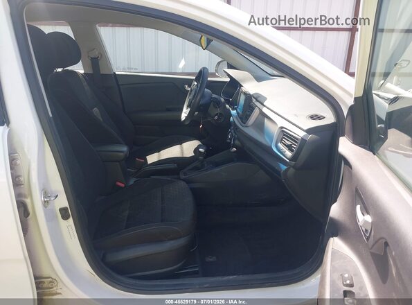 3KPA24AD8LE308262 2020 KIA RIO White Front interior view