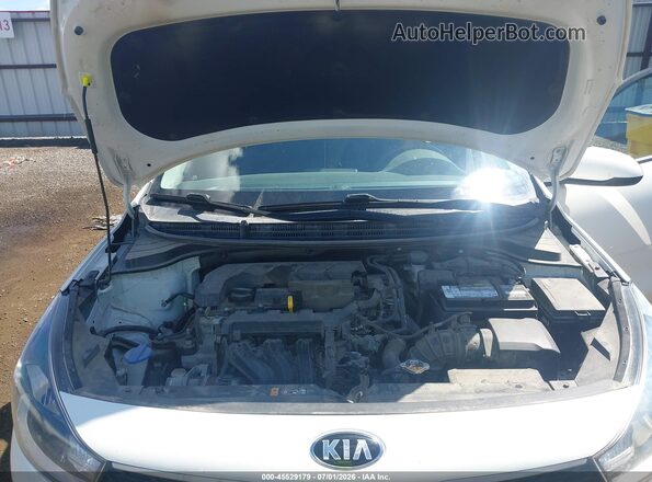 3KPA24AD8LE308262 2020 KIA RIO White Rear view
