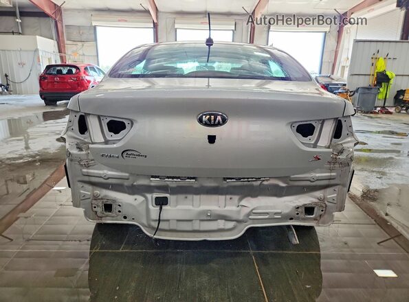 3KPA24AD8LE356392 2020 KIA RIO Silver Вид ззаду