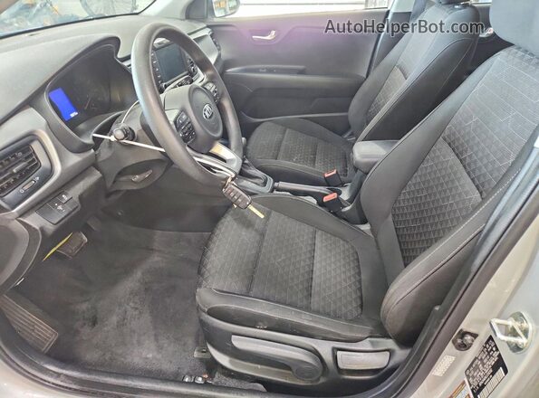 3KPA24AD8LE356392 2020 KIA RIO Silver Вид салону спереду