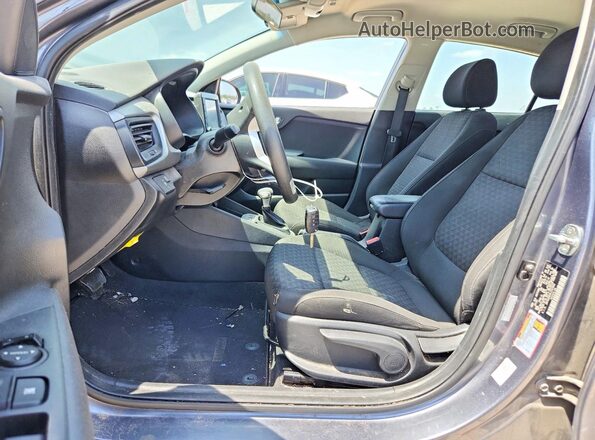 3KPA24AD9LE337642 2020 KIA RIO Gray Widok wnętrza z przodu