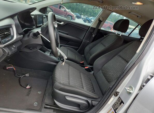 3KPA24AD9LE341125 2020 KIA RIO Silver Widok wnętrza z przodu