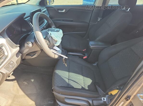 3KPA24ADXME367251 2021 KIA RIO Silver Вид салону спереду