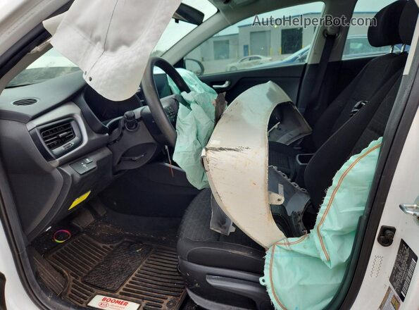 3KPA24ADXME405674 2021 KIA RIO White Widok wnętrza z przodu