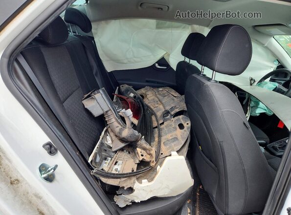 3KPA24ADXME405674 2021 KIA RIO White Widok tylnych siedzeń