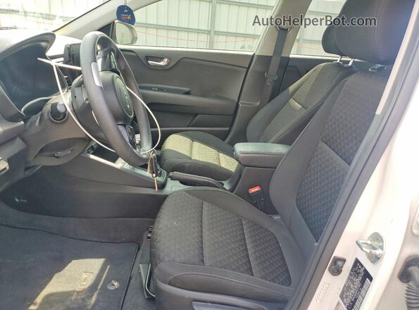 3KPA24ADXPE513829 2023 KIA RIO White Front interior view