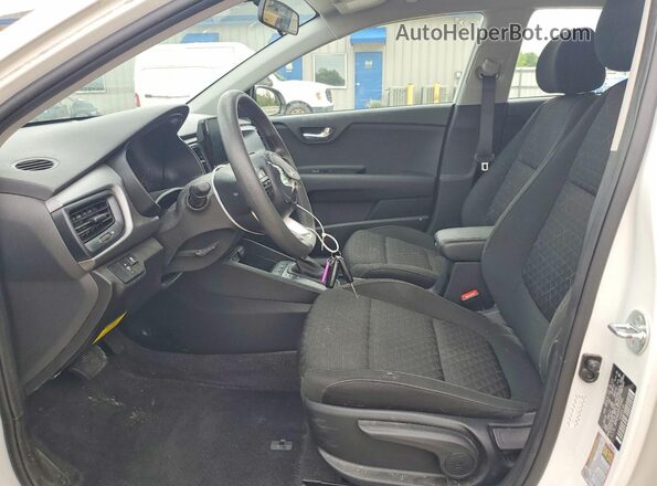 3KPA24ADXPE572802 2023 KIA RIO White წინა სალონის ხედი