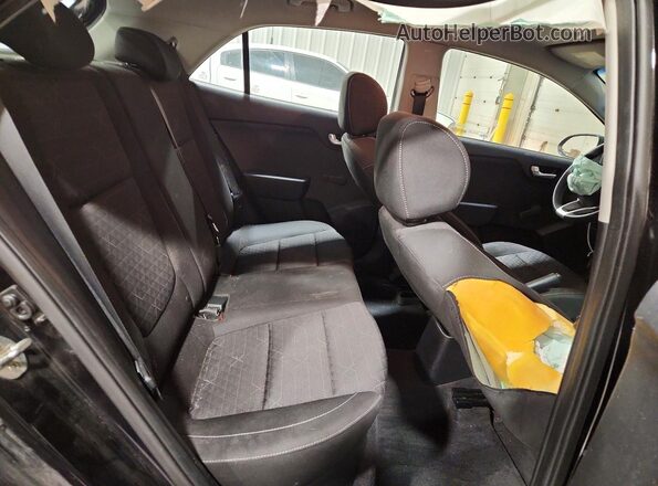 3KPA25AB4JE045141 2018 KIA RIO Black Հետևի նստատեղերի տեսք