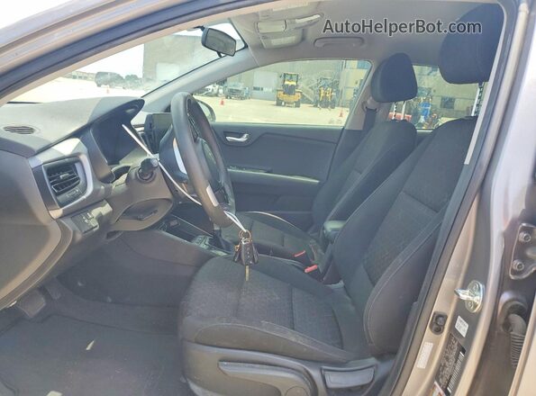 3KPA25AD3PE628438 2023 KIA RIO Gray Vista interior delantera