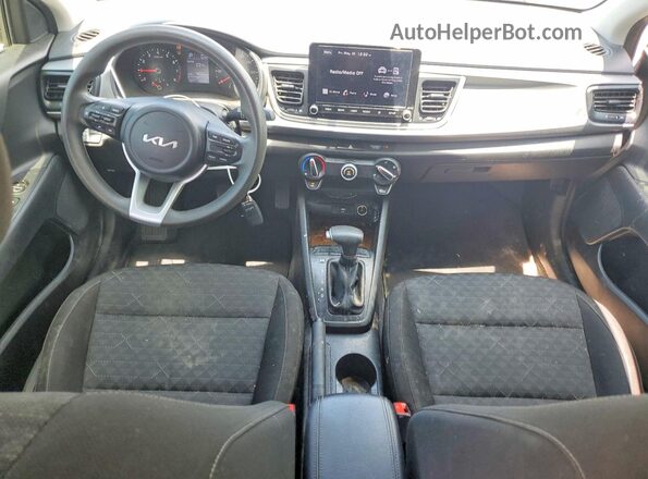 3KPA25AD3PE628438 2023 KIA RIO Gray Vista del salpicadero