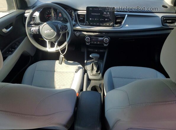 3KPA25AD4PE541082 2023 KIA RIO Black Vista del salpicadero