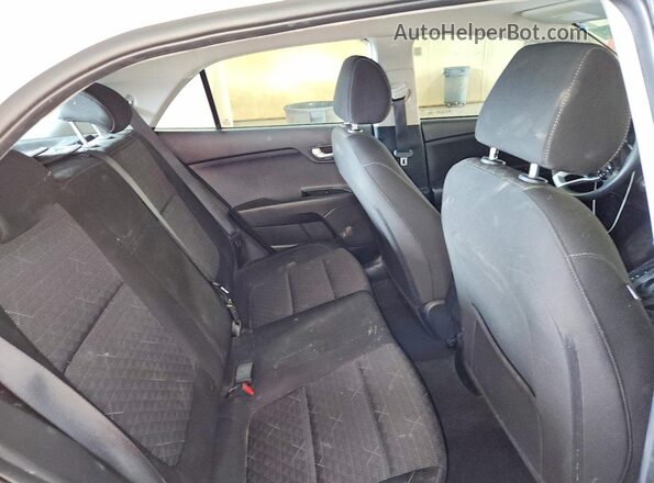 3KPA25AD5PE613584 2023 KIA RIO White უკანა სავარძლების ხედი