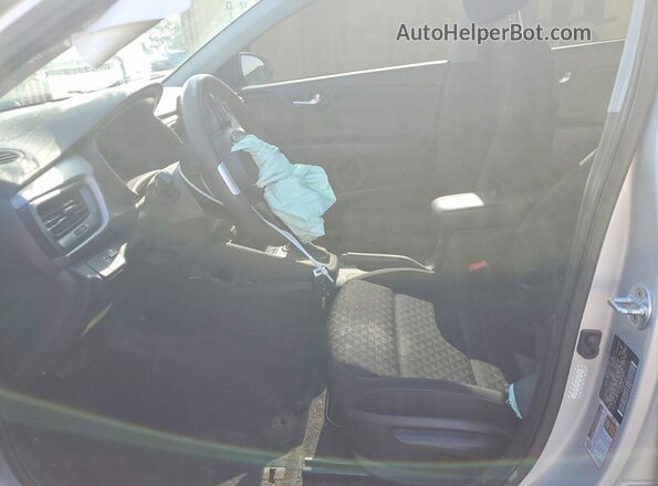 3KPA25AD8ME404089 2021 KIA RIO Silver წინა სალონის ხედი