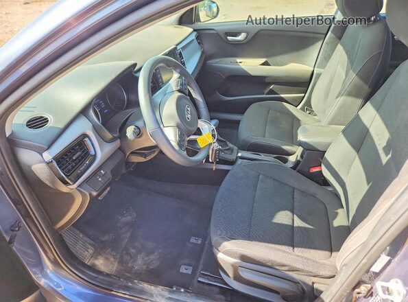 3KPA34AB0JE063949 2018 KIA RIO Синий Вид салона спереди